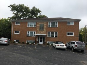 143 Ann St-Unit -2N in Clarendon Hills, IL - Building Photo - Building Photo