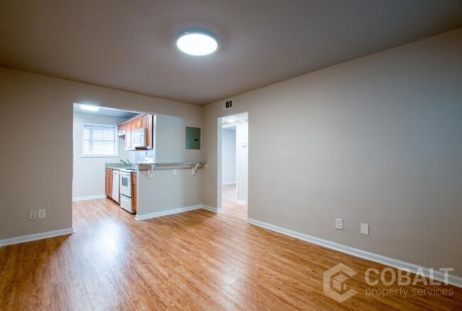 property at 271 Glen Iris Dr NE