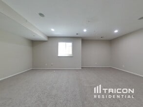 1964 E Osprey Way in Layton, UT - Building Photo - Building Photo