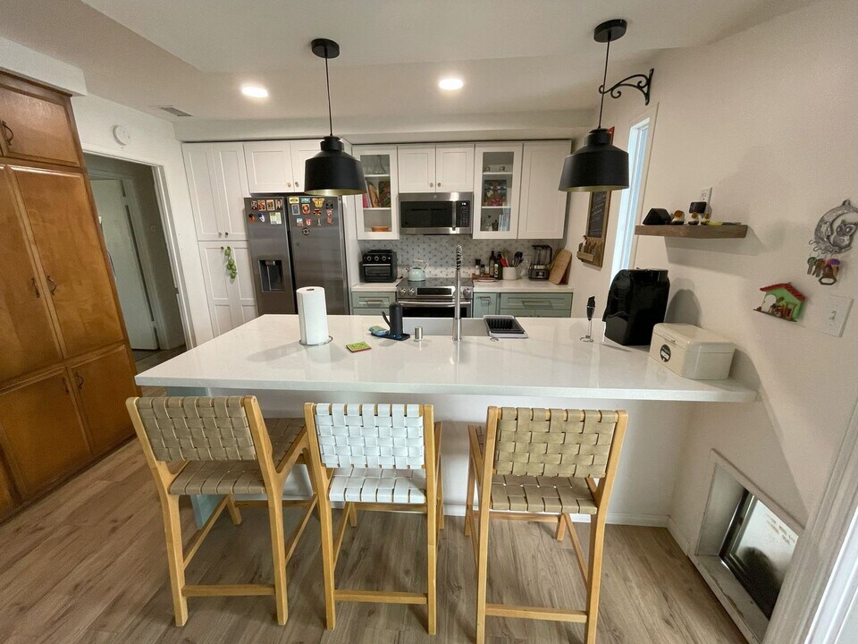 2030 E Santa Clara Ave in Santa Ana, CA - Building Photo