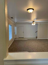 955 Hardwood Ct in Manteca, CA - Foto de edificio - Building Photo