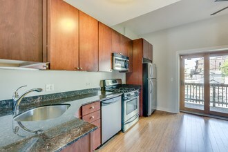 2403 N Clybourn Ave-Unit -2403-3 in Chicago, IL - Building Photo - Building Photo