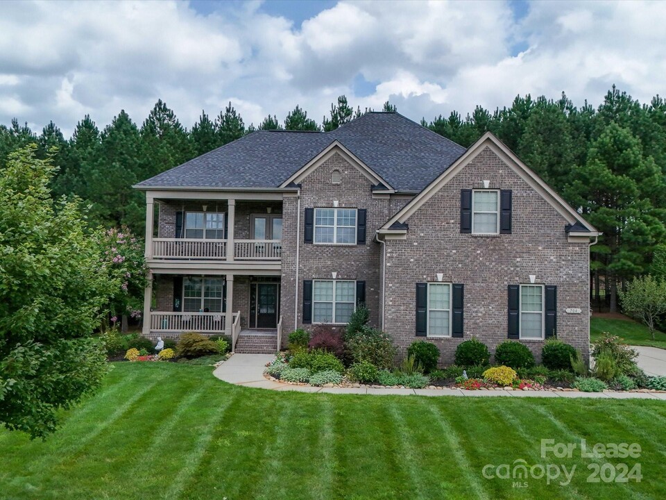 704 Copper Tree Ln in Waxhaw, NC - Foto de edificio