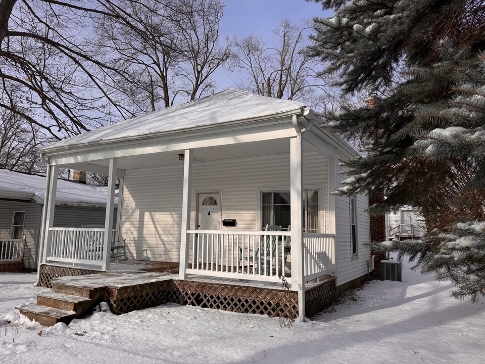 203 15th St in Winona Lake, IN - Building Photo