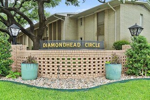 6367 Diamond Head Cir in Dallas, TX - Building Photo