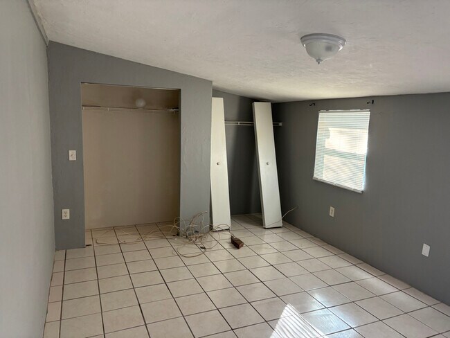2558 Congress St in Ft. Myers, FL - Building Photo - Building Photo