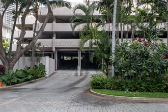 Windsor Condos in Honolulu, HI - Foto de edificio - Building Photo