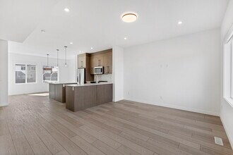 280 Chelsea Rd in Chestermere, AB - Building Photo - Building Photo