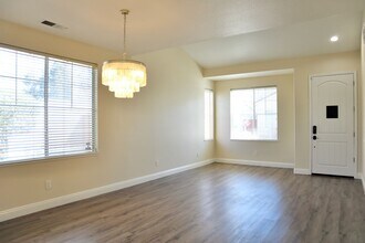 5003 Spring Crest Terrace in Fremont, CA - Foto de edificio - Building Photo