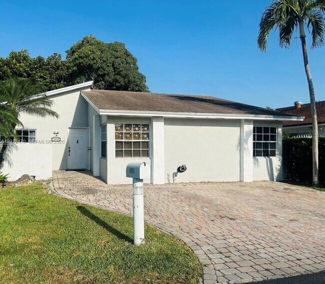 3452 SW 113th Ct in Miami, FL - Building Photo - Building Photo