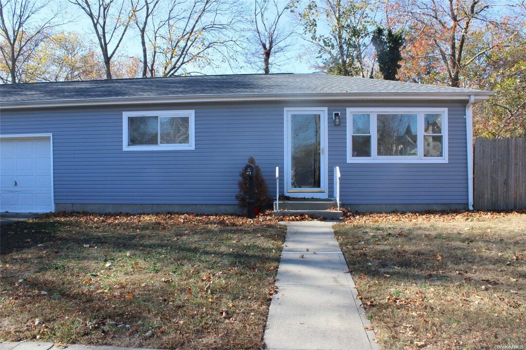 472 S Ocean Ave in Patchogue, NY - Building Photo