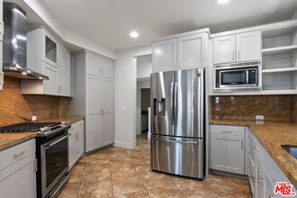 23550 Valley View Rd in Calabasas, CA - Building Photo - Building Photo