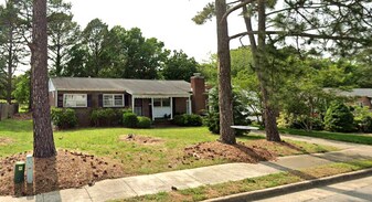 103 Bowen Dr in Hampton, VA - Building Photo