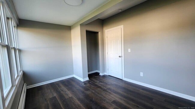 724 Middletown Ave, Unit 2 Bedroom 50-0301 in New Haven, CT - Building Photo - Building Photo
