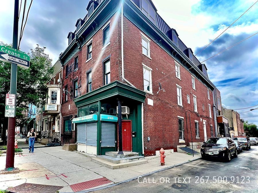 240-242 E Girard Ave in Philadelphia, PA - Building Photo