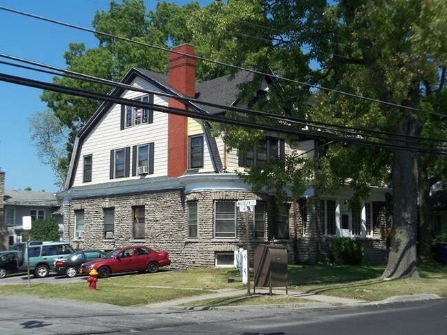 300 High St in Lockport, NY - Foto de edificio - Building Photo