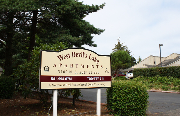 West Devils Lake Apartments in Lincoln City, OR - Building Photo - Building Photo