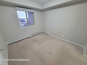 12025-12022 22 Ave SW in Edmonton, AB - Building Photo - Building Photo