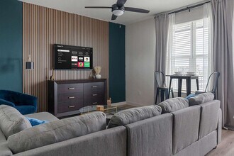 2232 Empire Central Dr in Dallas, TX - Building Photo - Building Photo