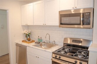 Chestnut Mansion LLC in Kingston, NY - Building Photo - Building Photo