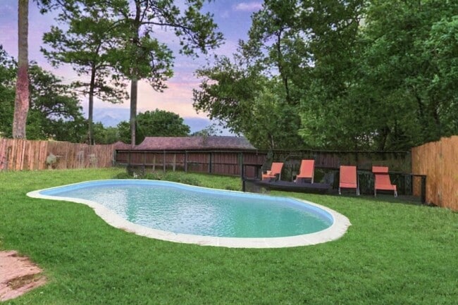 5706 Sunnygate Dr in Spring, TX - Foto de edificio - Building Photo