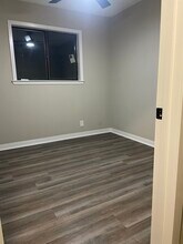 410 W Lindbergh Blvd in Universal City, TX - Building Photo - Building Photo