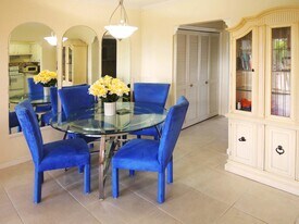 135 Salisbury E in West Palm Beach, FL - Building Photo