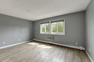 2616 Harriet Ave, Unit 319 in Minneapolis, MN - Building Photo - Building Photo