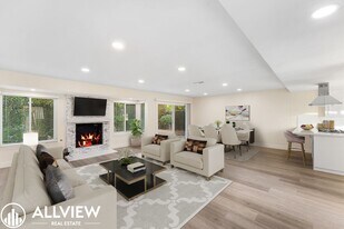 9131 Kahului Dr in Huntington Beach, CA - Building Photo