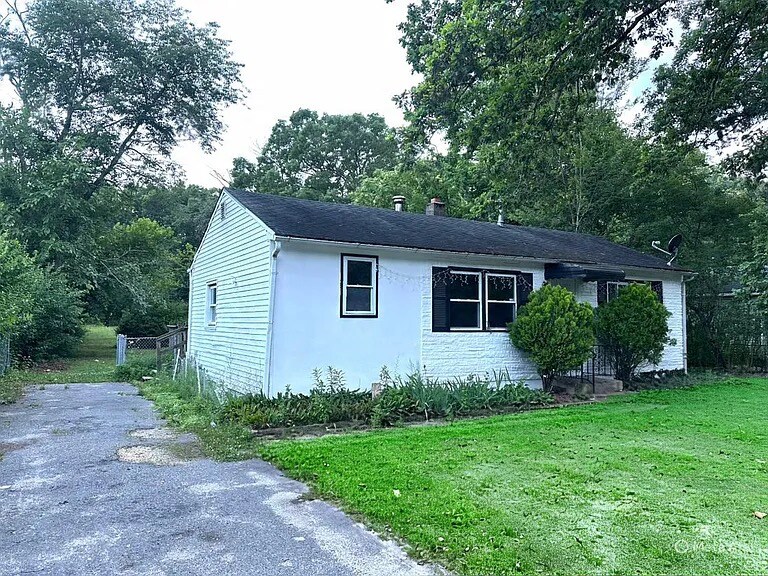 160 Erica Rd in Lakewood, NJ - Foto de edificio