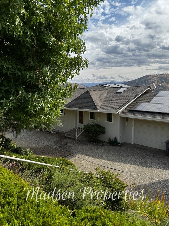 6367 Woodman Dr in Oroville, CA - Building Photo - Building Photo