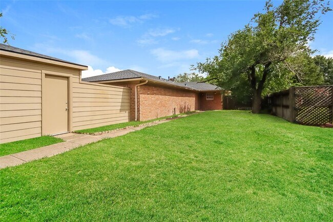 14003 Apple Dr in Sugar Land, TX - Building Photo - Building Photo