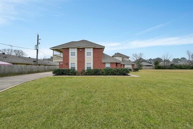 1139 Lovett St in Tomball, TX - Building Photo - Building Photo