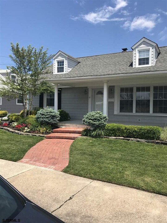 15 N Gladstone Ave in Margate City, NJ - Building Photo