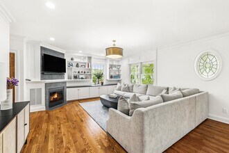 10 Nautilus Pl in New Rochelle, NY - Building Photo - Building Photo