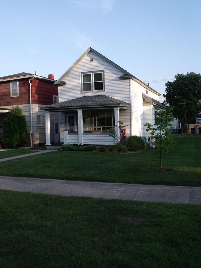 1111 Minnesota Ave Rentals in Gladstone, MI