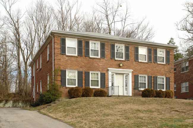 2709 Brownsboro Rd in Louisville, KY - Foto de edificio - Building Photo