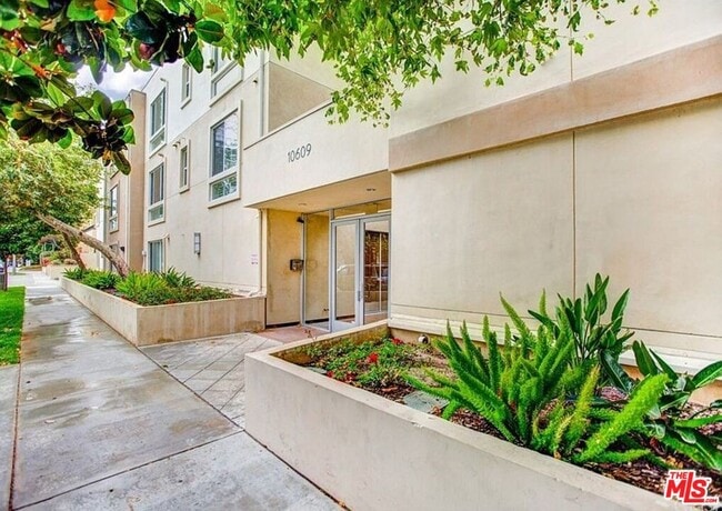 property at 10609 Bloomfield St