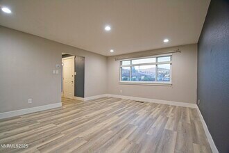 489 Penny Way in Sparks, NV - Building Photo - Building Photo