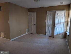 2426 Clover Field Cir in Herndon, VA - Building Photo - Building Photo