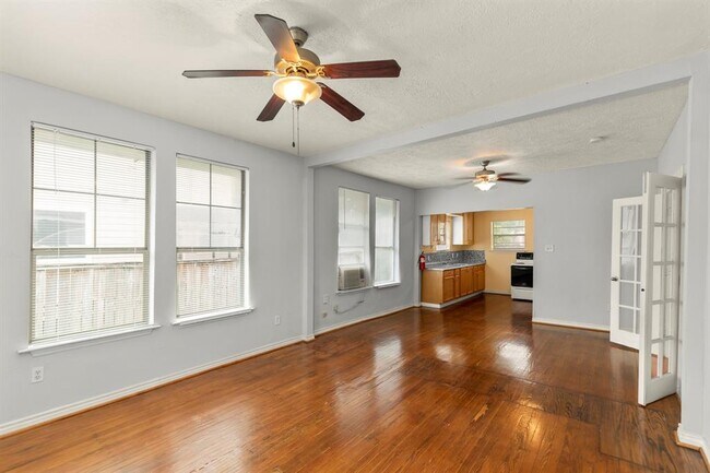 1914 Hardy St photo'