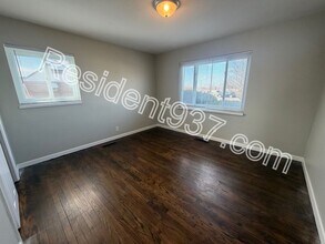 1750 E Dorothy Ln in Dayton, OH - Foto de edificio - Building Photo