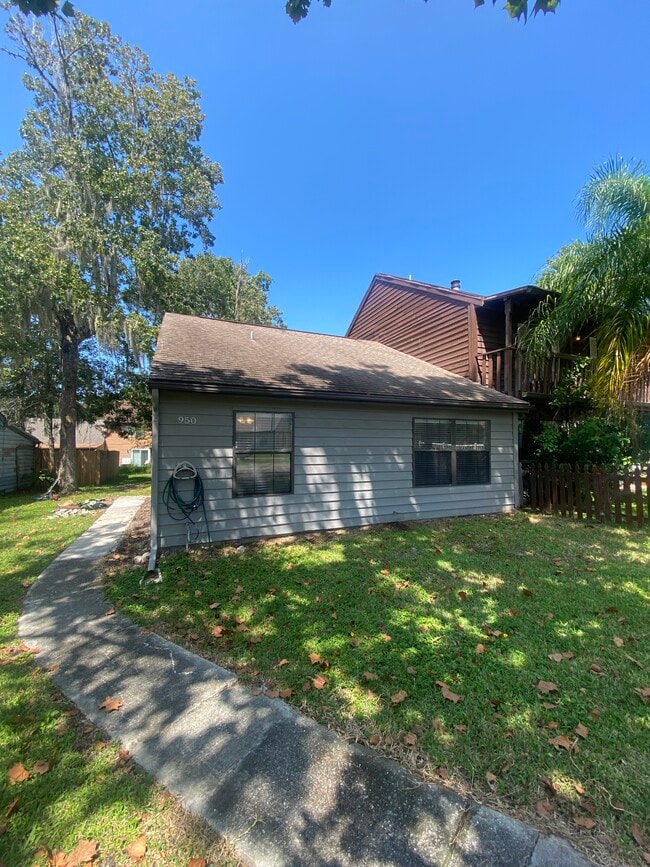 950 Village Dr