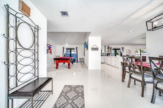 14491 Autumn Ave in Wellington, FL - Foto de edificio - Building Photo