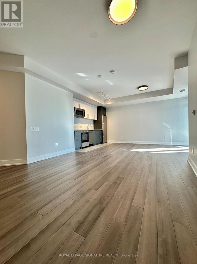 2525 Bathurst St in Toronto, ON - Building Photo - Building Photo