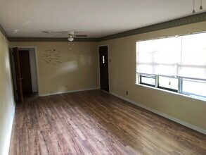 902 Henderson St in Jacksonville, TX - Building Photo - Building Photo