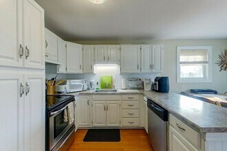 46 Allston Ave in Middletown, RI - Building Photo - Building Photo