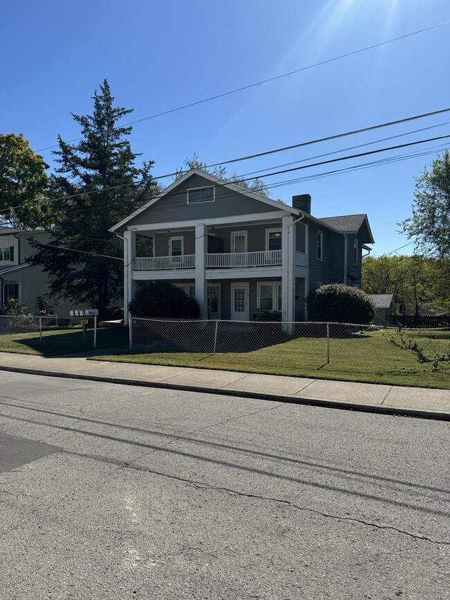 1020 Sharpe Ave in Nashville, TN - Foto de edificio - Building Photo