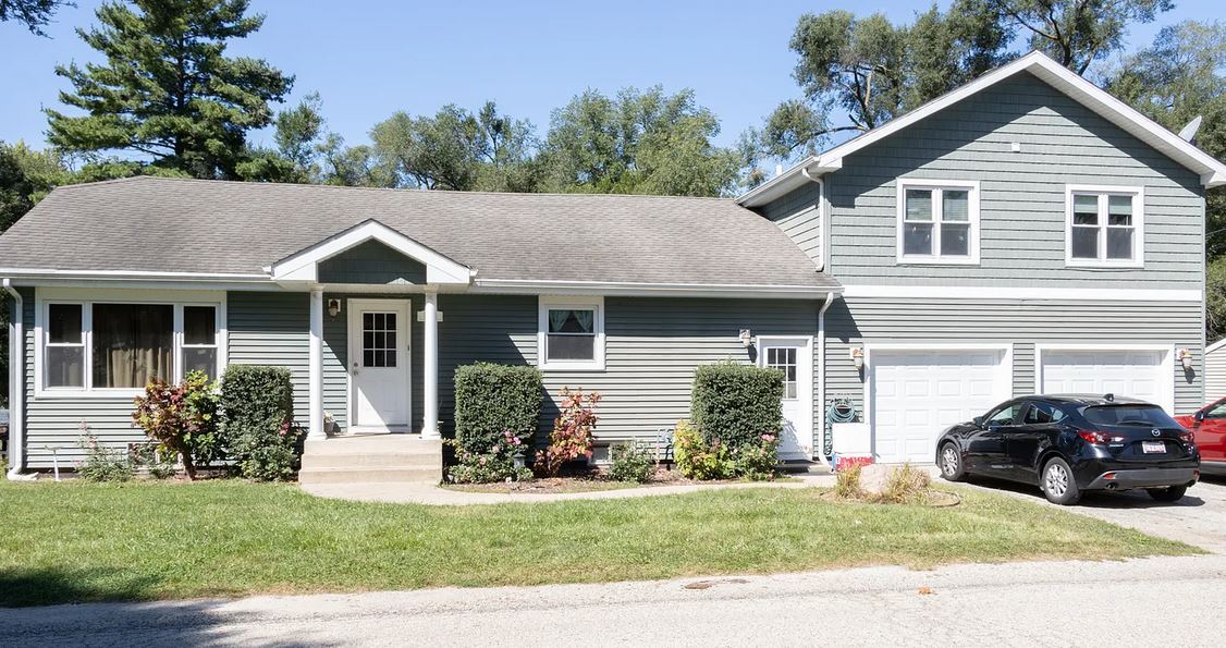 402 Northlake Rd in Lakemoor, IL - Foto de edificio