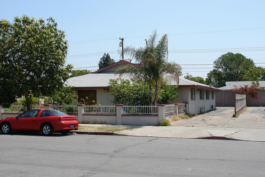 2142 Mountain View Ave in Anaheim, CA - Building Photo